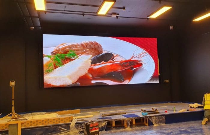 Projections and large digital displays Projections and large digital displays for events, teaching, lectures and exhibitions